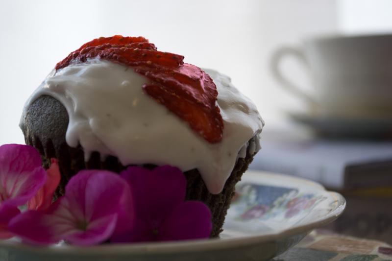 Muffins de chocolate con frutillas para Mamá por Pipi&Co